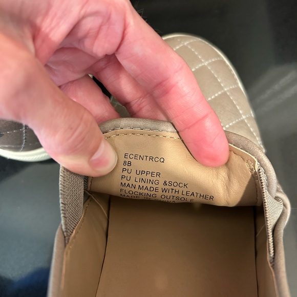 DONATED - Steve Madden slip on shoes - Picture 6 of 6